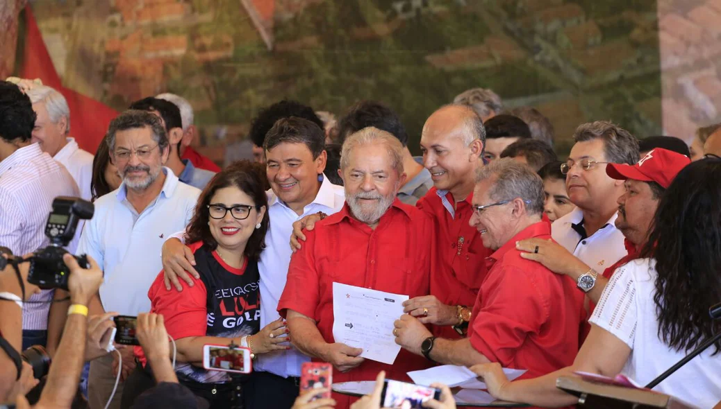 Ex-presidente Lula recebe título em Altos