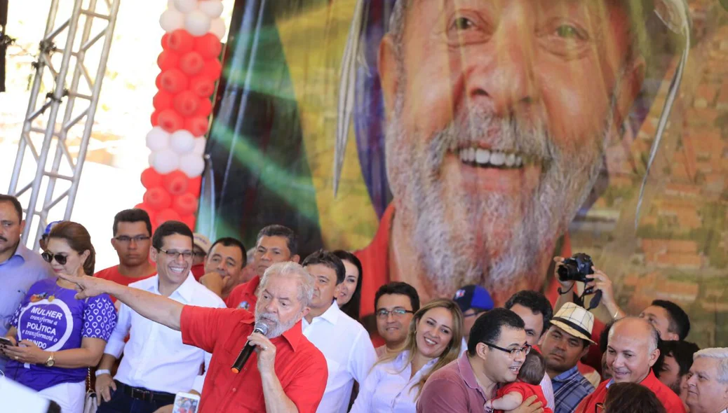 Lula discursando