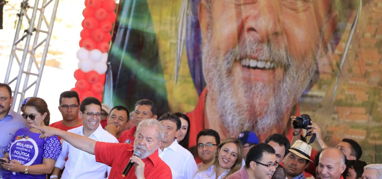 Lula discursando