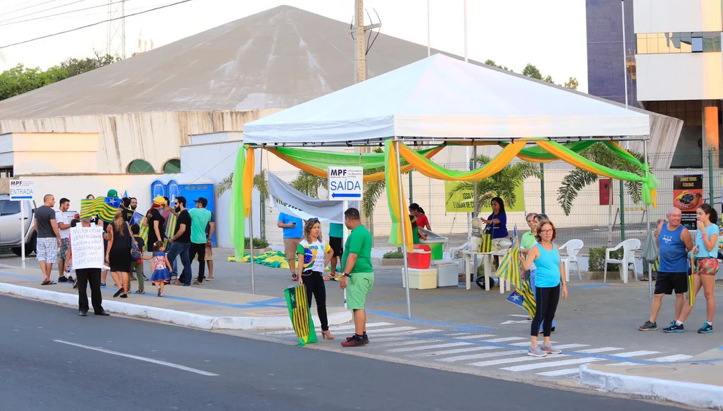 Manifestantes do Vem Pra Rua