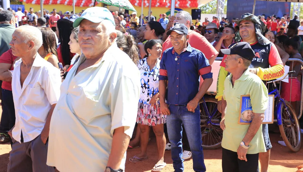 Moradores aguardam passagem de Lula por Altos