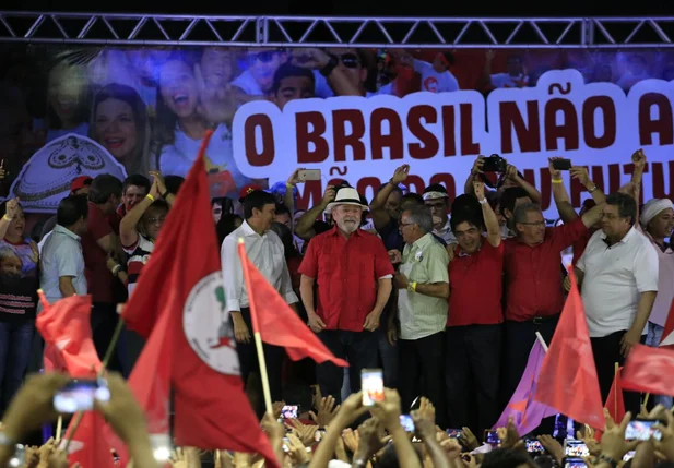 Ex-presidente Lula participa de evento no Theresina Hall