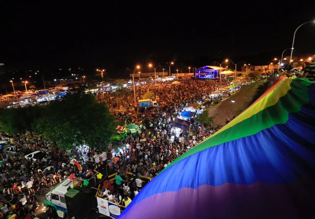 16ª Parada da Diversidade reúne milhares de pessoas em Teresina