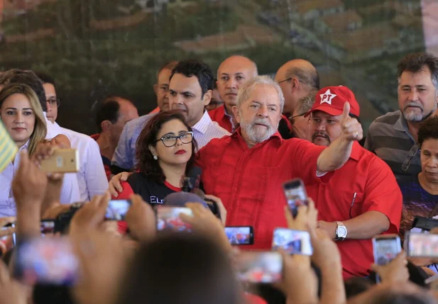 Ex-presidente Lula recebe título de cidadão Altoense