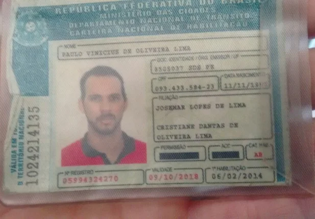 Paulo Vinícius foi preso por porte ilegal de arma de fogo