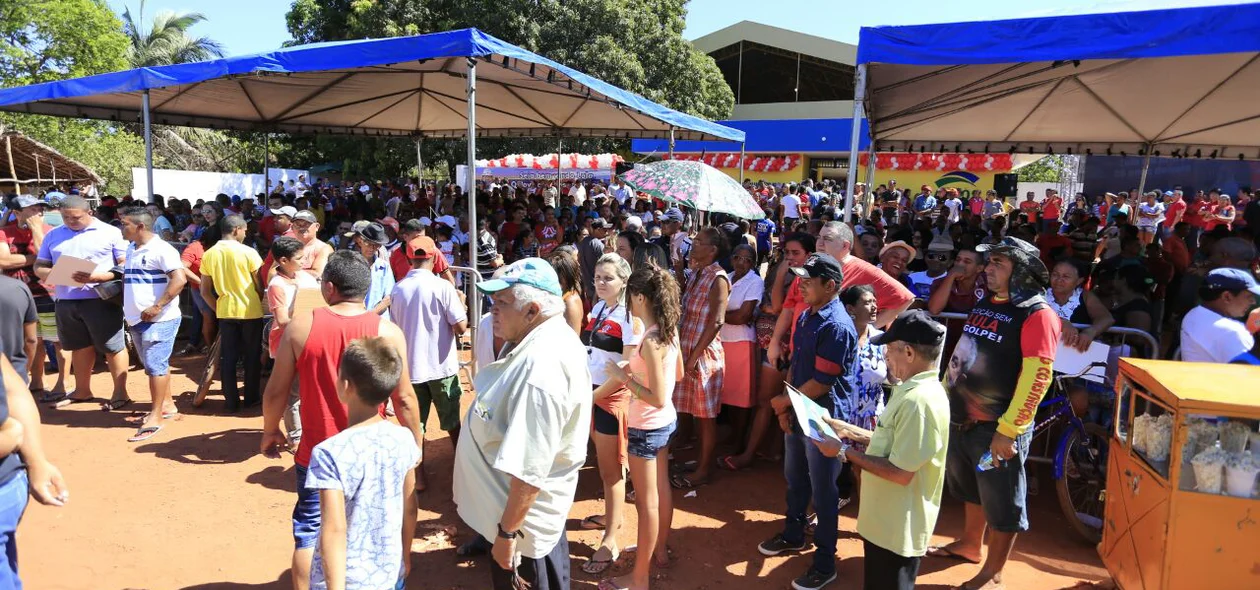 População aguarda a chegada de Lula a Altos