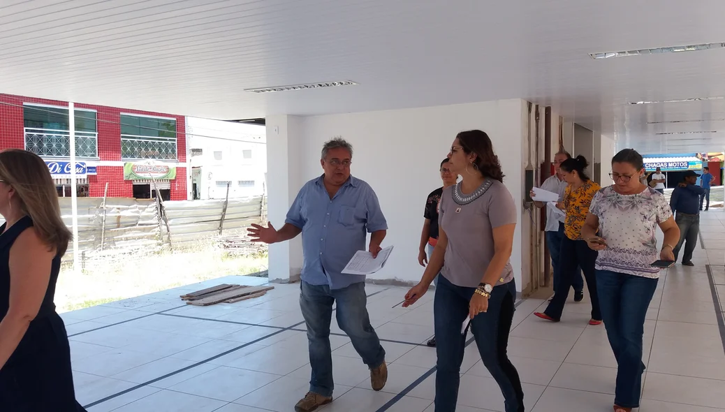 Autoridades acompanham andamento da obra