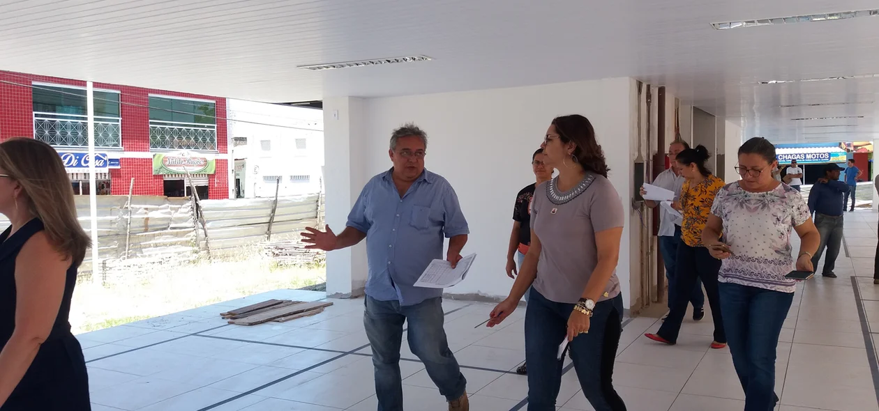 Autoridades acompanham andamento da obra