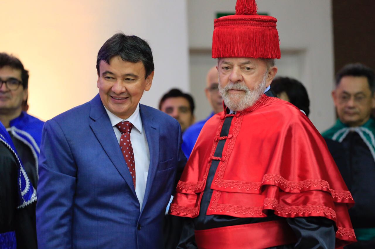 Governador Wellington Dias cumprimenta o ex-presidente Lula