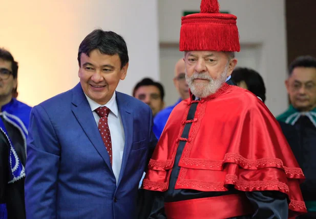 Governador Wellington Dias cumprimenta o ex-presidente Lula
