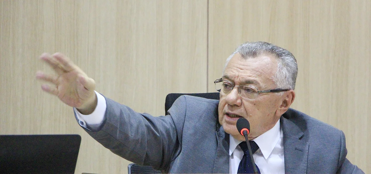 Kleber Dantas Eulálio 