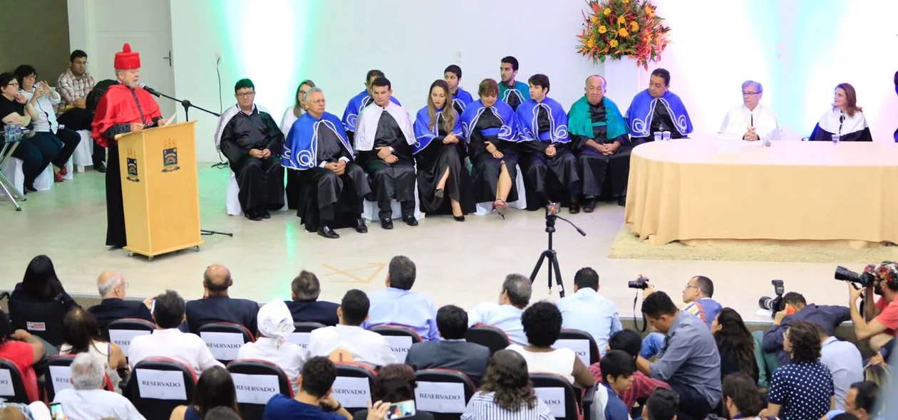 Lula fala a autoridades presentes na solenidade