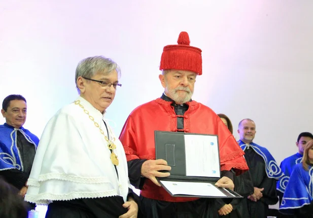 Lula recebe o Título de Doutor Honoris Causa pela UFPI