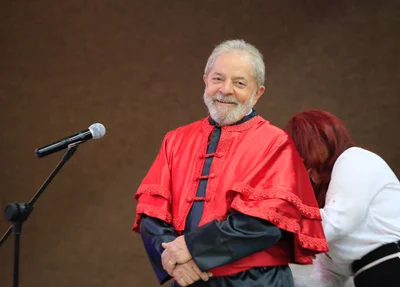 Lula recebe título na Universidade Federal do Piauí
