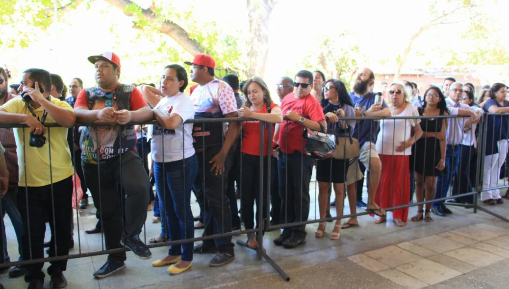 Populares compareceram para assistir a entrega do título