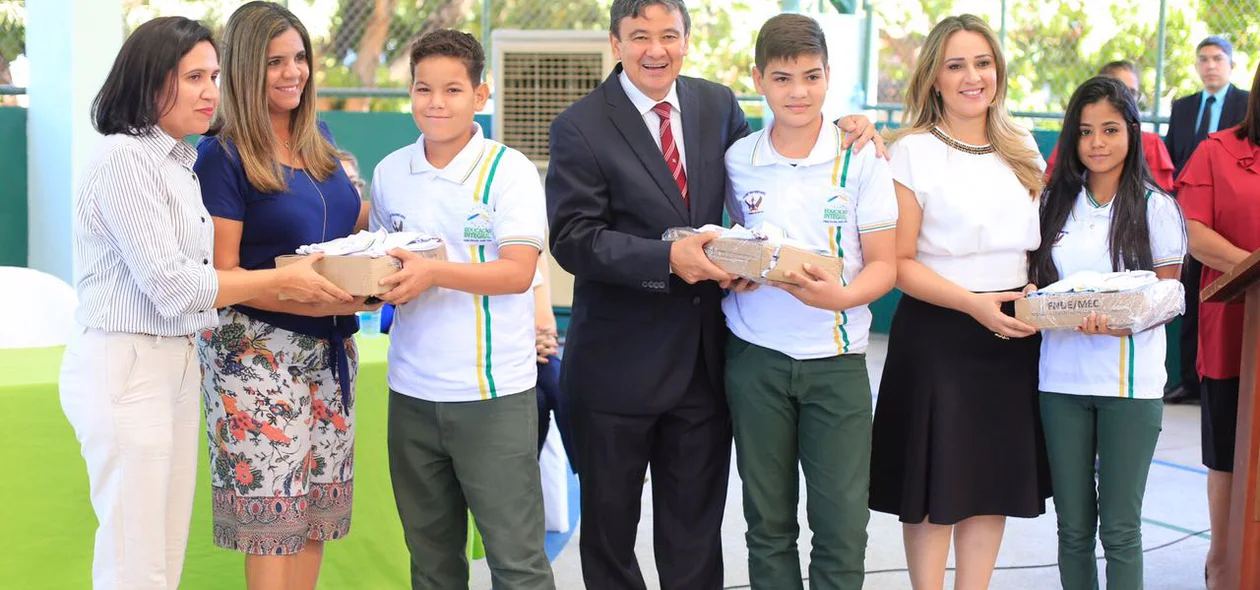 Alunos recebem Kits