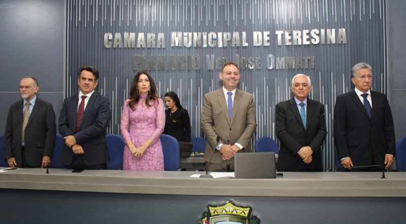 Autoridades participaram da homenagem