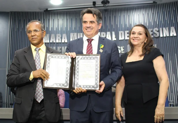 Ciro Nogueira recebe medalha de mérito legislativo