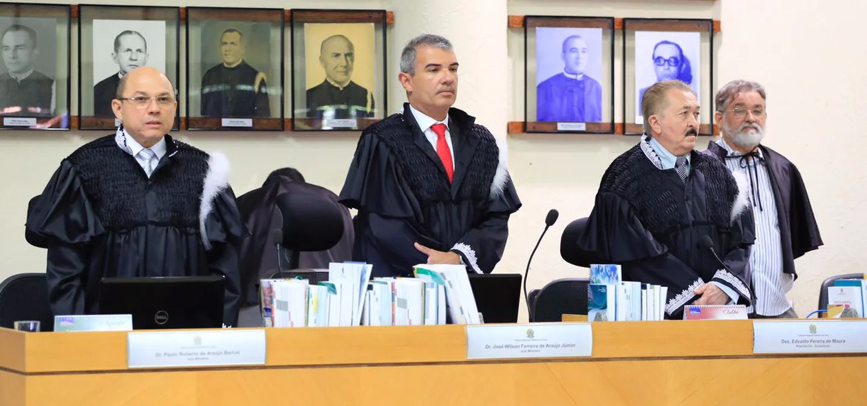 Juizes Paulo Ribeiro e José Wilson, além do desembargador Edvaldo Moura