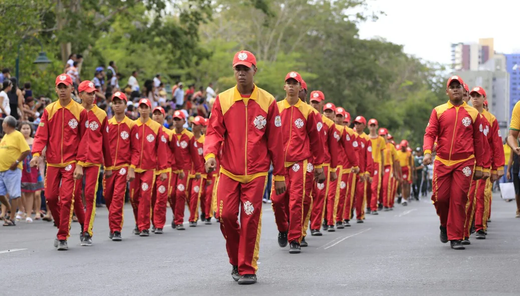 Brigada de incêndio participa do desfile