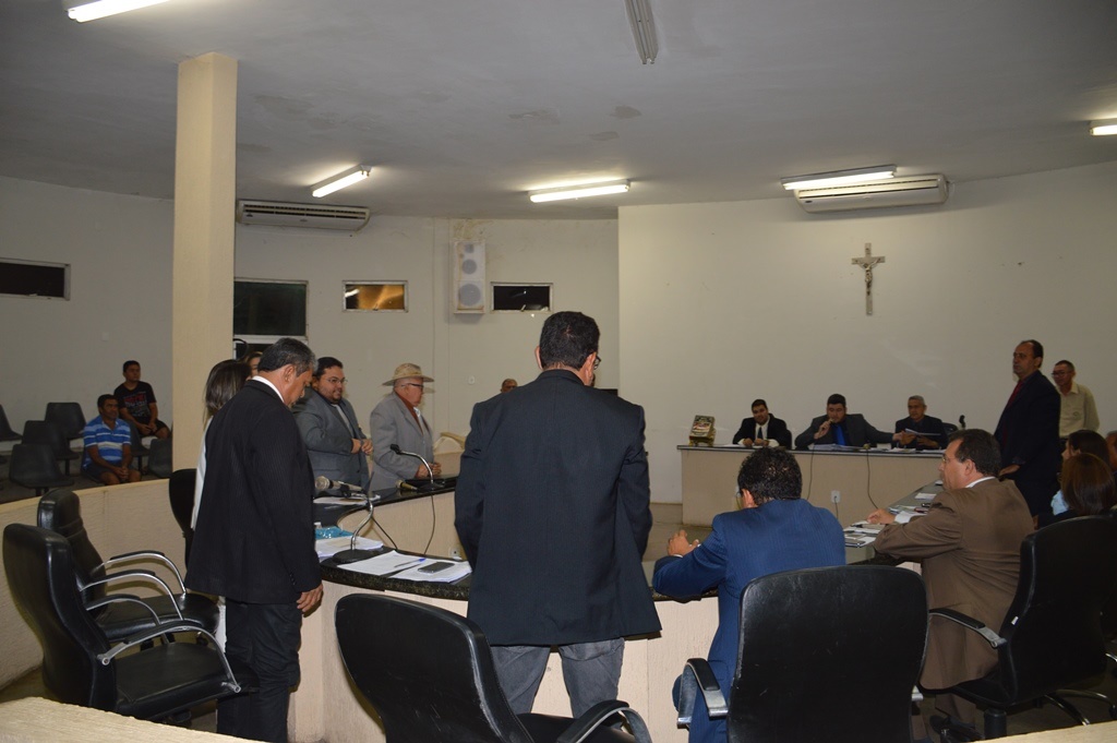 Câmara de Picos aprova projeto do prefeito que cria taxa do lixo