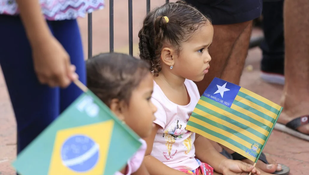 Crianças acompanham o evento