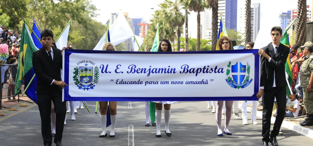 Escola Bejamin Baptista participa do desfile