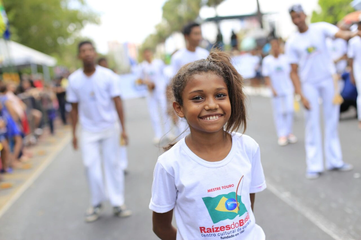 Grupos de capoeira participam do desfile cívico