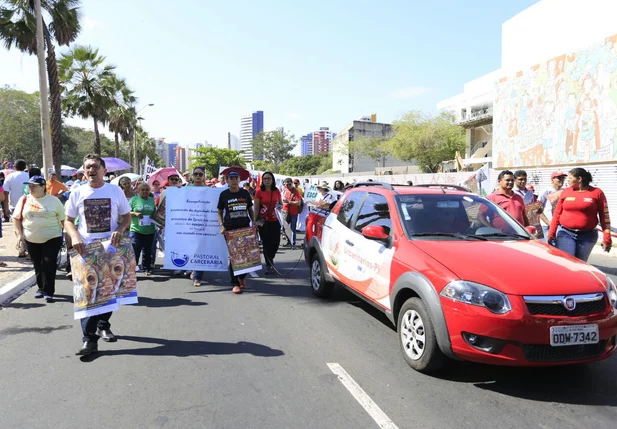Movimentos sociais fazem ato por liberdade e democracia 