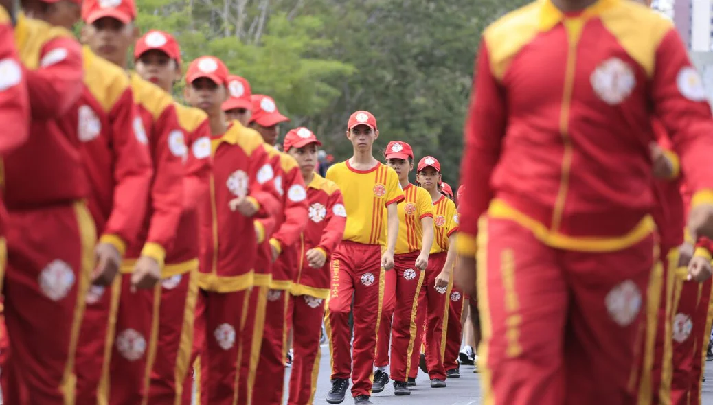 Membros da brigada de incêndio participaram do desfile