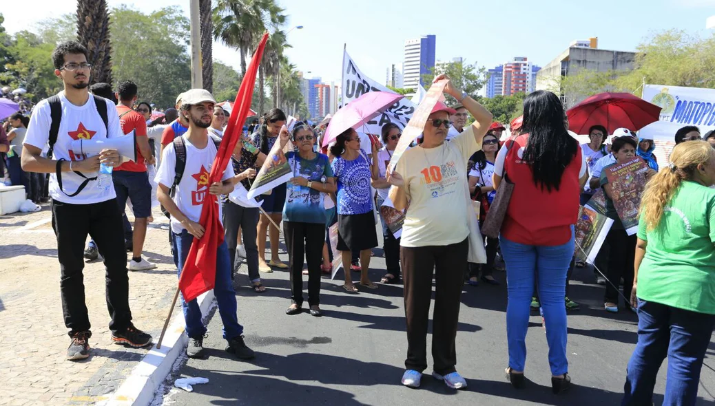 Movimentos sociais participam do ato