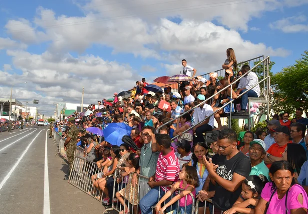 Público lota as arquibancadas