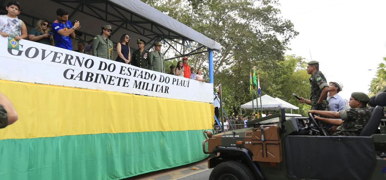 Solenidade marca abertura do desfile cívico