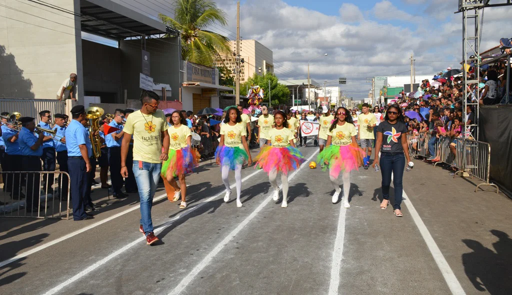 Várias entidades participaram do desfile