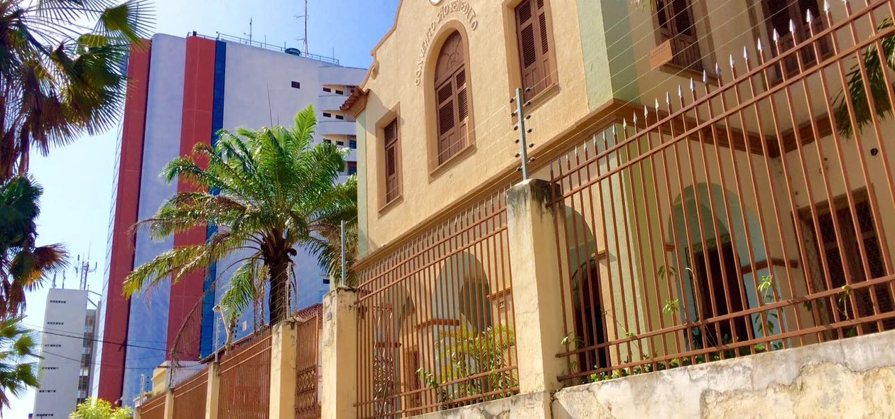 Localizado no coração da capital, na avenida Frei Serafim 