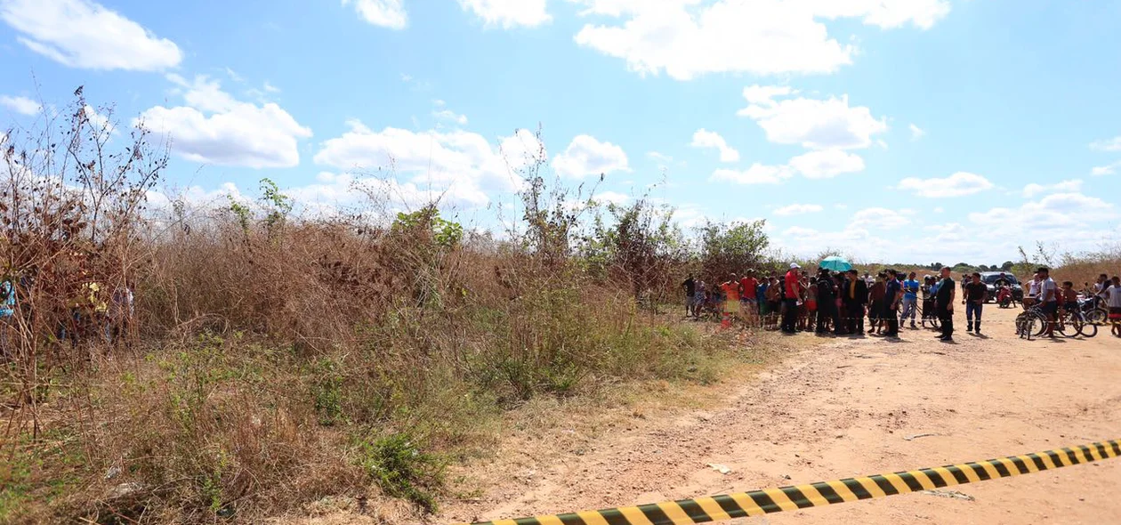 Polícia isolou o local onde o corpo foi encontrado