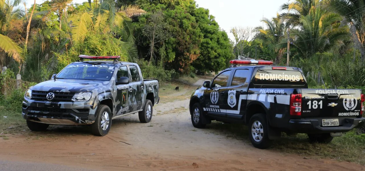 Veículos da Força Tática e da Delegacia de Homicídios
