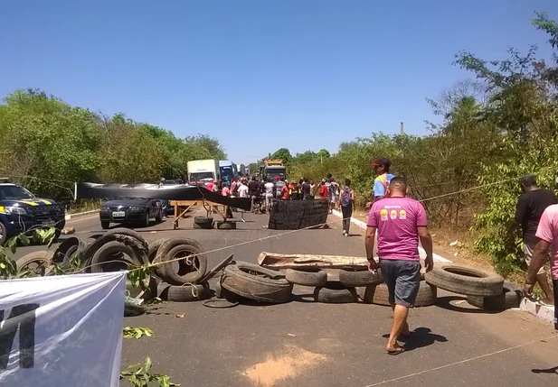 Bloqueio na BR 135