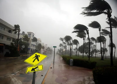 Fortes ventos atingiram Miami com a chegada do Irma