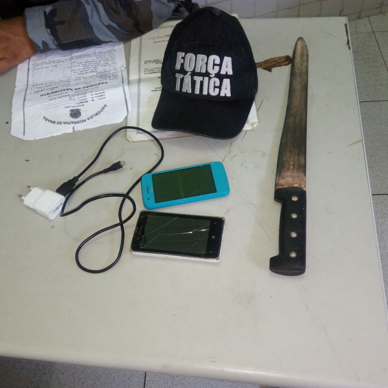 Os três homens e os objetos foi conduzidos para a Central de Flagrantes