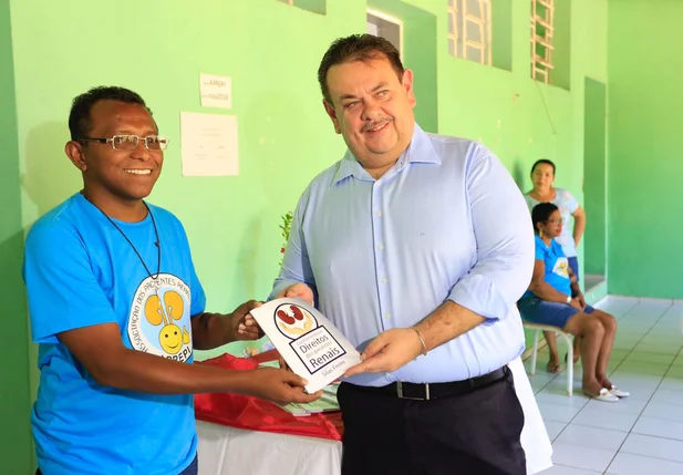 Deputado Silas Freire participou da entrega