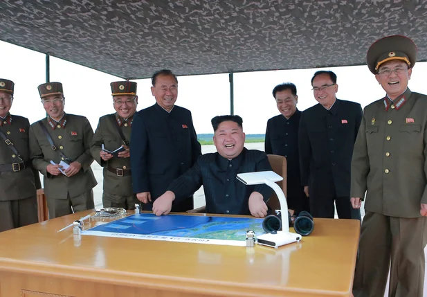 Ditador da Coreia do Norte e militares aliados do governo
