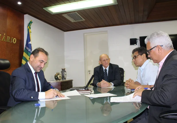 Parceria assinada nesta segunda