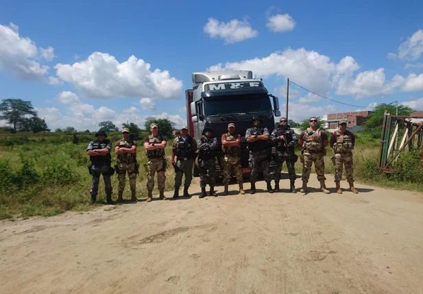 Polícia Militar de Paulistana prende dupla de assaltantes de carga