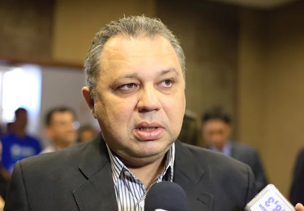 Secretário de Saúde, Florentino Neto