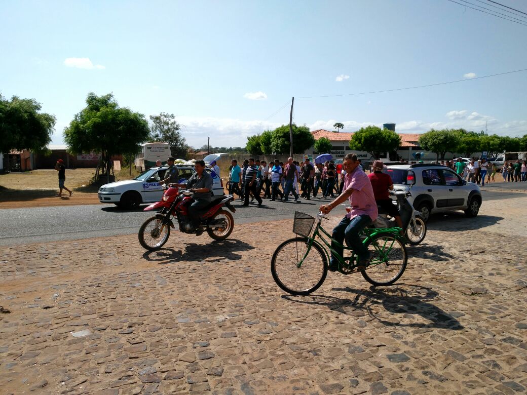 Advogado Ozires Machado Neto é enterrado em Cabeceiras