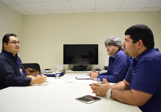 Reunião para tratar da criação de aplicativo