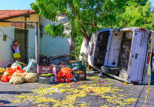 Acidente deixa quatro pessoas feridas na Avenida Maranhão