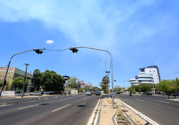 Novo semáforos na avenida João XXIII