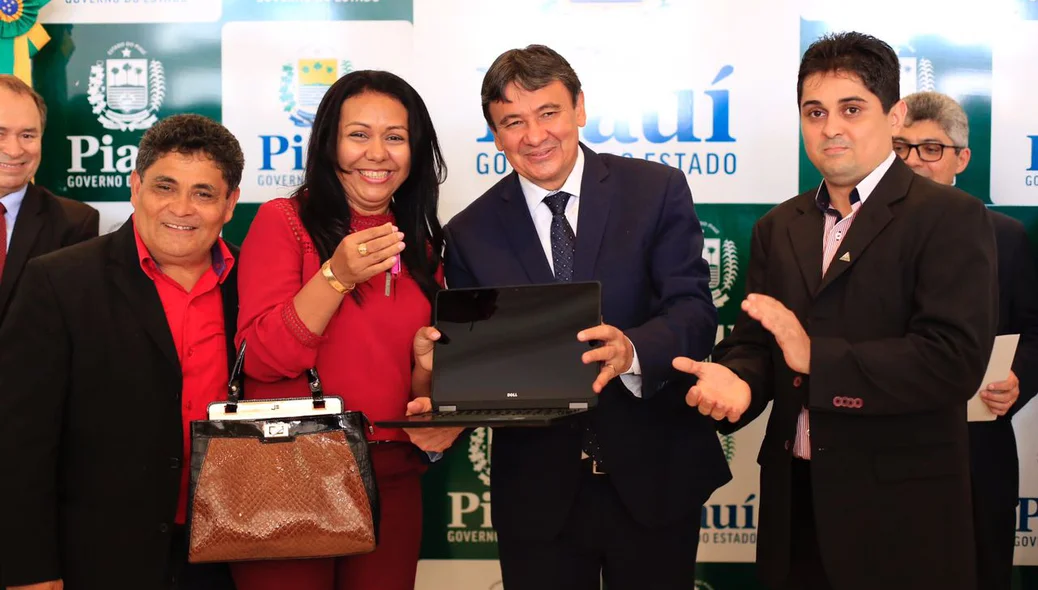 Entrega de materiais para Emater